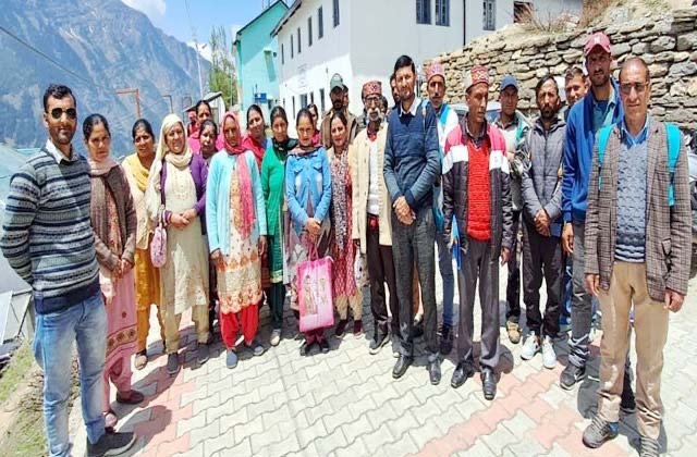 Chamba: पांगी में वन विभाग की बेरुखी पर फूटा दैनिक वेतनभोगियों का गुस्सा, बहाली की उठी मांग