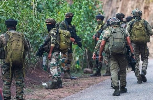 भारत-पाक तनाव के बीच जम्मू एयरपोर्ट और कैंट पर रॉकेट हमला, S-400 ने गिराई पाकिस्तान की 8 मिसाइलें