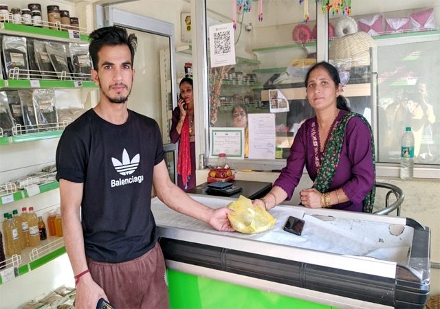 Mandi: आत्मनिर्भर हिमाचल की मिसाल: रक्षा देवी और शीतला स्वयं सहायता समूह की सफलता की कहानी