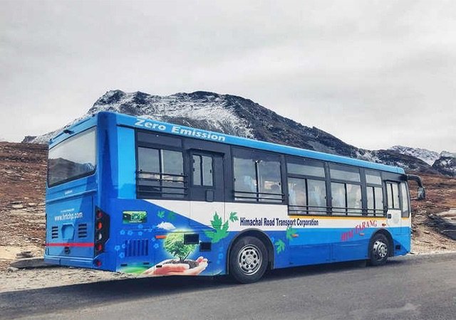 Kullu: मनाली से रोहतांग तक शुरू हुई इलेक्ट्रिक बस सेवा, अब सिर्फ ₹500 में करें बर्फीली वादियों की सैर!