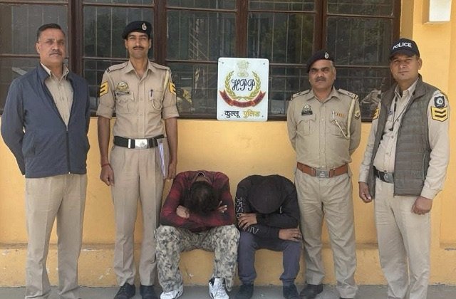Kullu: कुल्लू में नशे के खिलाफ पुलिस की बड़ी कार्रवाई: 58 ग्राम चिट्टा बरामद, हरियाणा के दो युवक गिरफ्तार