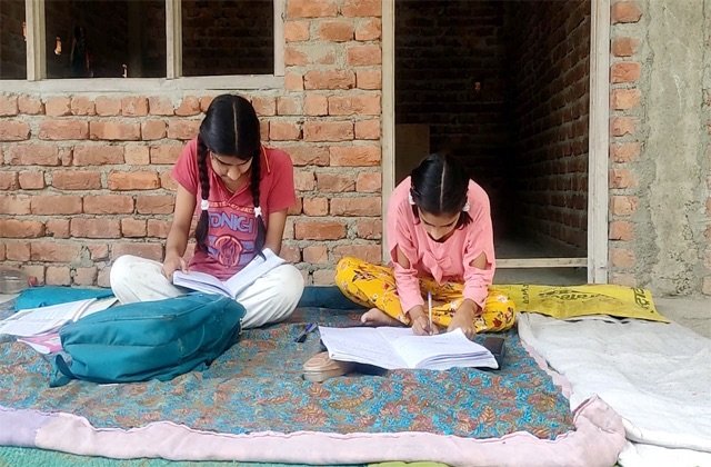 Mandi: हिमाचल में मजदूरों के बच्चों को मिल रही उच्च शिक्षा के लिए 1.20 लाख तक की मदद, जानिए कैसे उठाएं योजना का लाभ