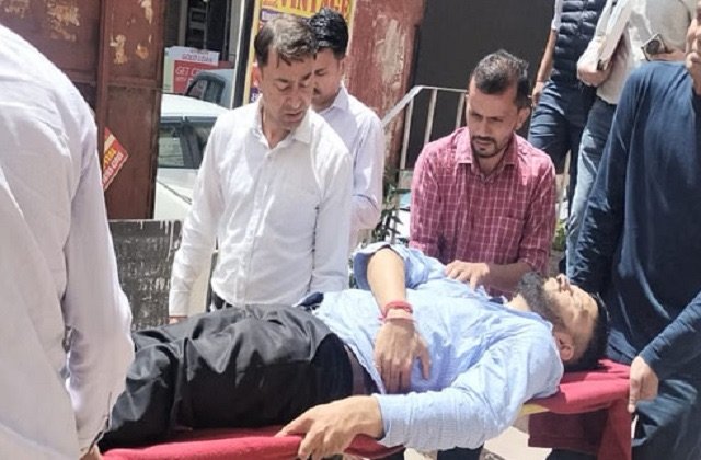 Shimla: शिमला में NHM डॉक्टर पर सनसनीखेज हमला: हमलावर की तलाश में जुटी पुलिस