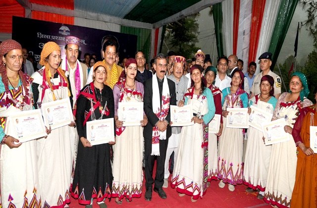 Himachal: बंजार में 2238 महिलाओं को मुख्यमंत्री सुखविंदर सुक्खू ने सौगात दी, इंदिरा गांधी प्यारी बहना योजना के तहत ₹1.01 करोड़ की किस्त जारी