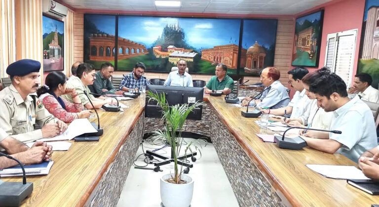 Hamirpur: मानसून से पहले जिला प्रशासन अलर्ट: उपायुक्त अमरजीत सिंह ने दिए सफाई अभियान और आपदा प्रबंधन के निर्देश