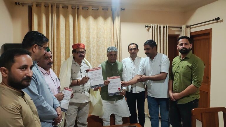 Kangra: बेसहारा पशुओं की सुरक्षा को लेकर “गौसेवा दल शाहपुर” ने केंद्रीय मंत्री से की मुलाकात