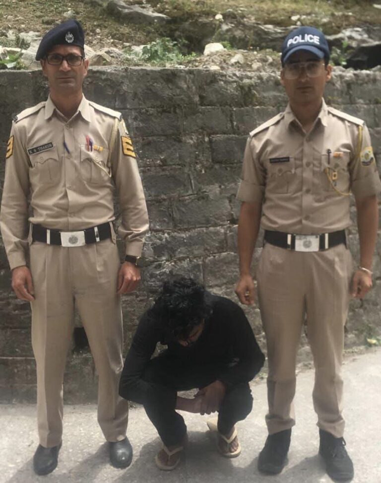 Kullu: मणिकर्ण में चरस और एलएसडी पेपर के साथ केरल का युवक गिरफ्तार, पुलिस की गुप्त सूचना पर बड़ी कार्रवाई