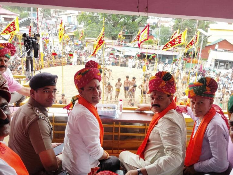 Kangra: इंदौरा में धूमधाम से शुरू हुआ बाबा क्यालू महाराज दंगल, विधायक मलेंद्र राजन ने किया शुभारंभ