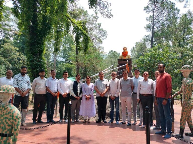 Kangra: शहीद कैप्टन सौरभ कालिया को पालमपुर में भावभीनी श्रद्धांजलि, बोले विधायक – उनका बलिदान कभी भुलाया नहीं जा सकता