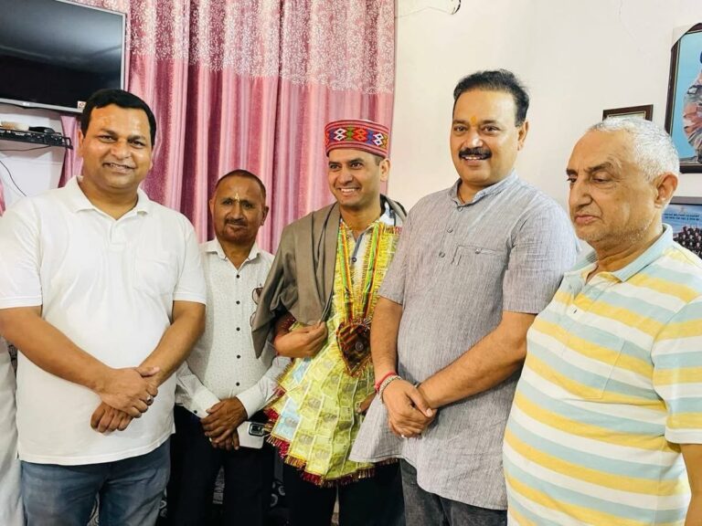 Kangra: इंदौरा का गौरव: पुनीत मनकोटिया बने भारतीय सेना में लेफ्टिनेंट, युवाओं के लिए मिसाल