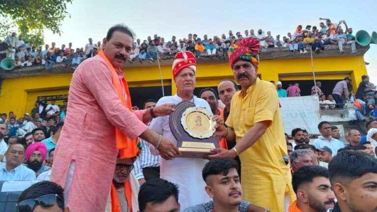 Kangra: इंदौरा में ऐतिहासिक क्यालू बाबा महा दंगल का समापन, कृषि मंत्री प्रो. चंद्र कुमार ने दी हरसंभव सहयोग की गारंटी