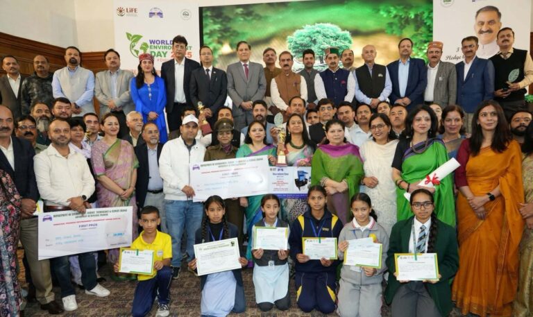 Shimla: विश्व पर्यावरण दिवस पर उत्कृष्ट कार्य करने वालों को मुख्यमंत्री ने किया सम्मानित, ऐप लॉन्च कर पर्यावरण सुरक्षा को मिला डिजिटल साथ