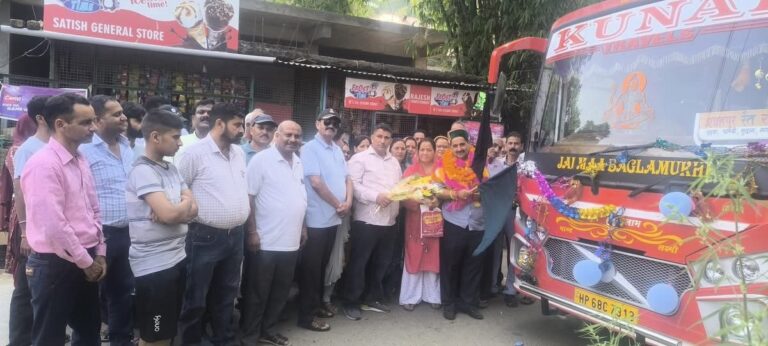Kangra: शाहपुर के ग्रामीणों को यातायात और पेयजल में राहत, नई बस सेवा और हैंडपंपों की सौगात