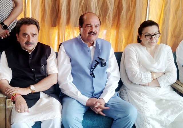 Himachal: हर्ष महाजन का कांग्रेस पर वार: बोले- नेतृत्व फेल, फाइव स्टार संस्कृति और भ्रष्टाचार ने पार्टी खत्म कर दी