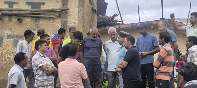 Kangra: शाहपुर में फोरलेन निर्माण से प्रभावित क्षेत्रों का उप मुख्य सचेतक ने किया निरीक्षण, पंचायत स्तर पर आपदा प्रबंधन कमेटियों का गठन