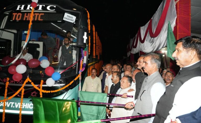 Himachal: मुख्यमंत्री ने दिखाई 24 अत्याधुनिक वोल्वो बसों को हरी झंडी, हिमाचल बनेगा देश का हरित ऊर्जा मॉडल