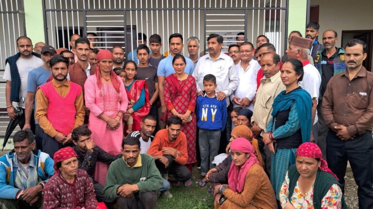 Mandi: सराज में बादल फटने से तबाही: डिप्टी सीएम मुकेश अग्निहोत्री ने प्रभावितों को दिया भरोसा, सरकार हरसंभव सहायता करेगी Mandi: सराज में बादल फटने से तबाही: डिप्टी सीएम मुकेश अग्निहोत्री ने प्रभावितों को दिया भरोसा, सरकार हरसंभव सहायता करेगी