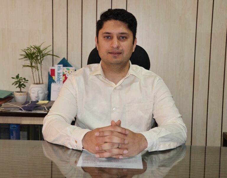 Mandi: प्राकृतिक आपदा में मदद के लिए आगे आएं: उपायुक्त अपूर्व देवगन की जनता से भावुक अपील Mandi: प्राकृतिक आपदा में मदद के लिए आगे आएं: उपायुक्त अपूर्व देवगन की जनता से भावुक अपील