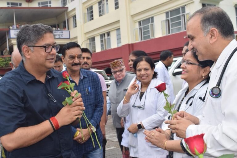 Kangra: पालमपुर अस्पताल बनेगा स्वास्थ्य सेवाओं का मॉडल सेंटर, जल्द मिलेगी एमआरआई सुविधा : आशीष बुटेल Kangra: पालमपुर अस्पताल बनेगा स्वास्थ्य सेवाओं का मॉडल सेंटर, जल्द मिलेगी एमआरआई सुविधा : आशीष बुटेल