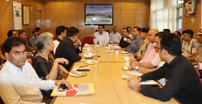 Kangra: बारिश का रेड अलर्ट: जिला प्रशासन अलर्ट मोड पर, नदी-नालों से दूर रहें – हेमराज बैरवा Kangra: बारिश का रेड अलर्ट: जिला प्रशासन अलर्ट मोड पर, नदी-नालों से दूर रहें – हेमराज बैरवा
