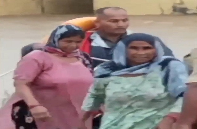 Himachal: ऊना के नंगल स्लांगड़ी में बारिश का कहर: फैक्ट्री में फंसे 45 कर्मचारियों को बचाया गया