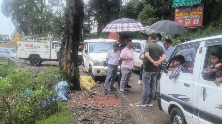 Kangra: उप मुख्य सचेतक केवल सिंह पठानिया ने भतल्ला पंचायत में सड़कों की स्थिति का लिया जायजा, विकास कार्यों में तेजी लाने के निर्देश Kangra: उप मुख्य सचेतक केवल सिंह पठानिया ने भतल्ला पंचायत में सड़कों की स्थिति का लिया जायजा, विकास कार्यों में तेजी लाने के निर्देश