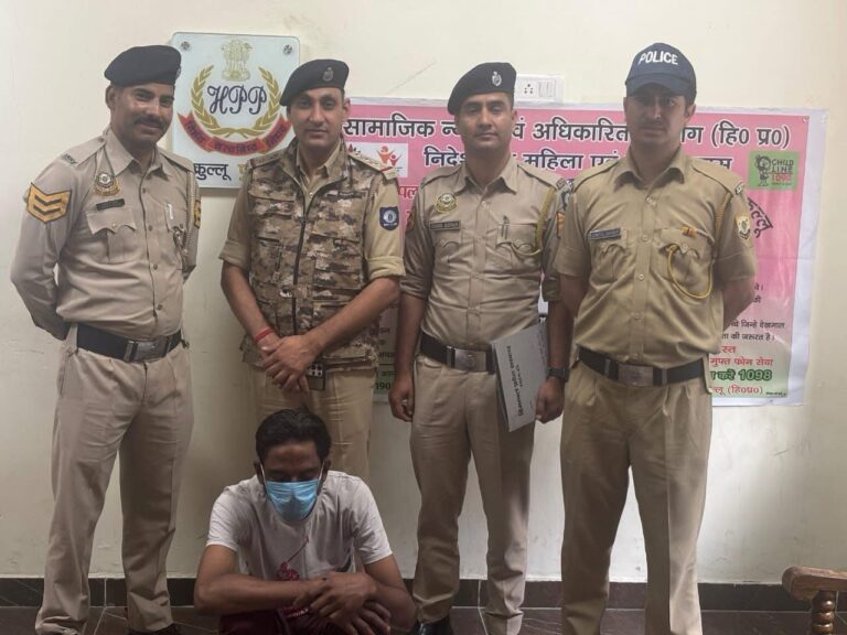 Kullu: मनाली में नशे का बड़ा खुलासा: वोल्वो बस स्टैंड के पास पंजाब का व्यक्ति 10.79 ग्राम हेरोइन के साथ गिरफ्तार Kullu: मनाली में नशे का बड़ा खुलासा: वोल्वो बस स्टैंड के पास पंजाब का व्यक्ति 10.79 ग्राम हेरोइन के साथ गिरफ्तार