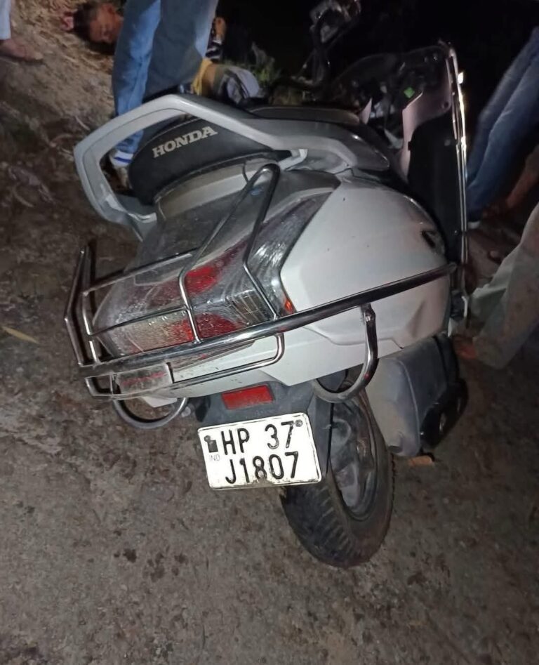 Kangra: भीषण सड़क हादसे में स्कूटी सवार युवक की मौत, दूसरा घायल – परिवार में मचा कोहराम