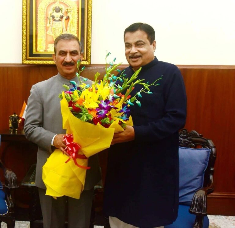 मुख्यमंत्री सुक्खू ने गडकरी से की मुलाकात: हिमाचल की सड़कों को प्रधानमंत्री गति शक्ति योजना में शामिल करने की अपील