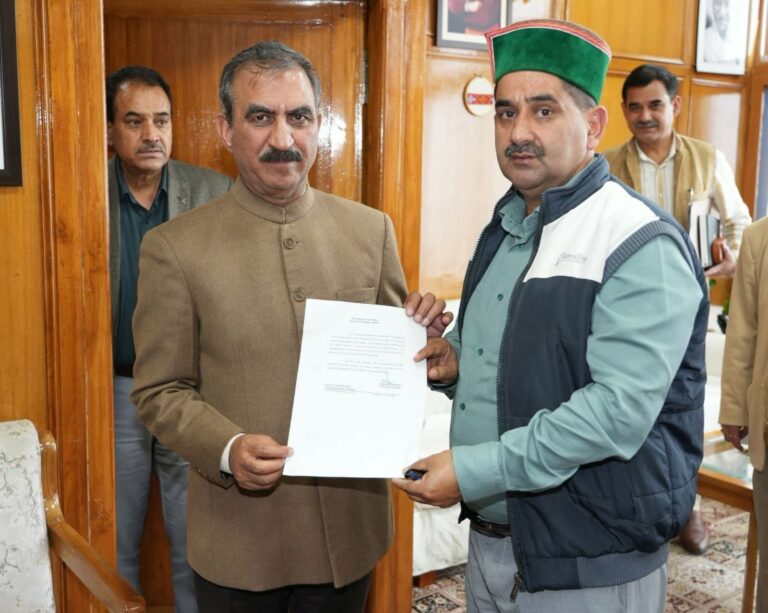 Kangra: मुख्यमंत्री से मैकलोडगंज में पेट्रोल ऑटो की अनुमति की मांग, ई-रिक्शा से हो रही समस्याएं उजागर