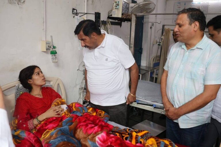 Mandi: तारंगल बस हादसा: उपमुख्यमंत्री मुकेश अग्निहोत्री ने दिए मेजिस्ट्रियल जांच के आदेश, घायलों से मिले, परिजनों को दी सांत्वना