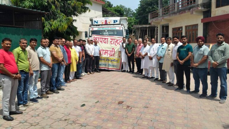Kangra: मंडी आपदा में उम्मीद की किरण: इंदौरा से विधायक मलेंद्र राजन ने भेजी 200 राहत किट
