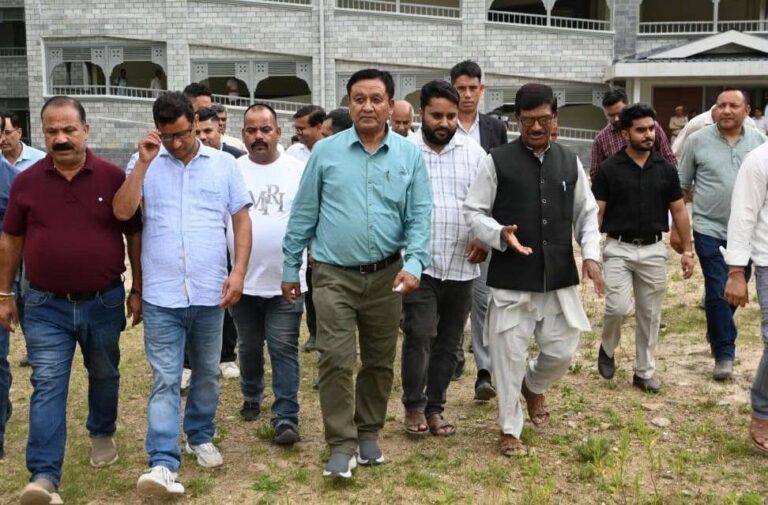 Mandi: राजस्व मंत्री जगत सिंह नेगी ने निर्माणाधीन अटल आदर्श विद्यालय भवन का किया निरीक्षण, राहत कार्यों में तेजी के निर्देश