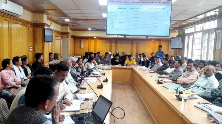 Kinnaur: किन्नौर में विकास कार्यों की प्रगति की समीक्षा बैठक, उपायुक्त ने दिए समयबद्ध पूर्णता के निर्देश