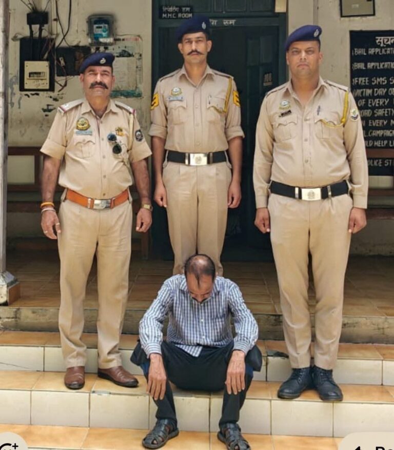 Solan: गाड़ी में बैठा था युवक, सोलन पुलिस ने दबोचा – 112 ग्राम चरस बरामद, केस दर्ज