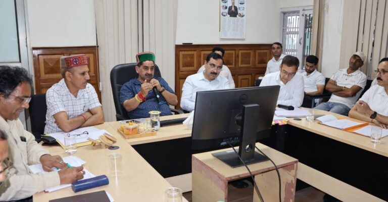 Kangra: केवल पठानिया ने दिए सख्त निर्देश: बरसात में राहत कार्यों में न हो कोताही, ग्रामीण सड़कों के लिए 95 करोड़ स्वीकृत