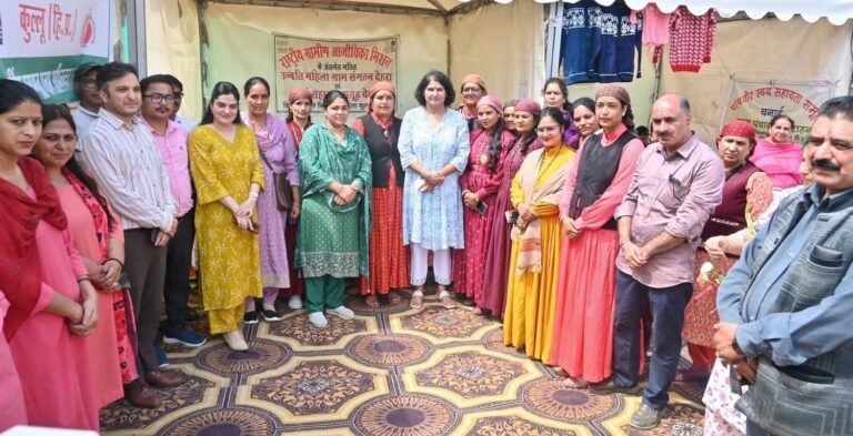 Kullu: एस्पिरेशनल ब्लॉक प्रोग्राम: कुल्लू में शुरू हुआ आकांक्षा हाट, उपायुक्त ने किया शुभारंभ, 2 अगस्त तक चलेगा कार्यक्रम