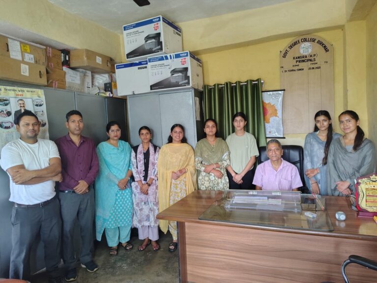 Kangra: रिड़कमार कॉलेज की बेटियों ने मारी बाज़ी! HPU टॉप-50 में बनाई जगह, पूरे इलाके में खुशी की लहर