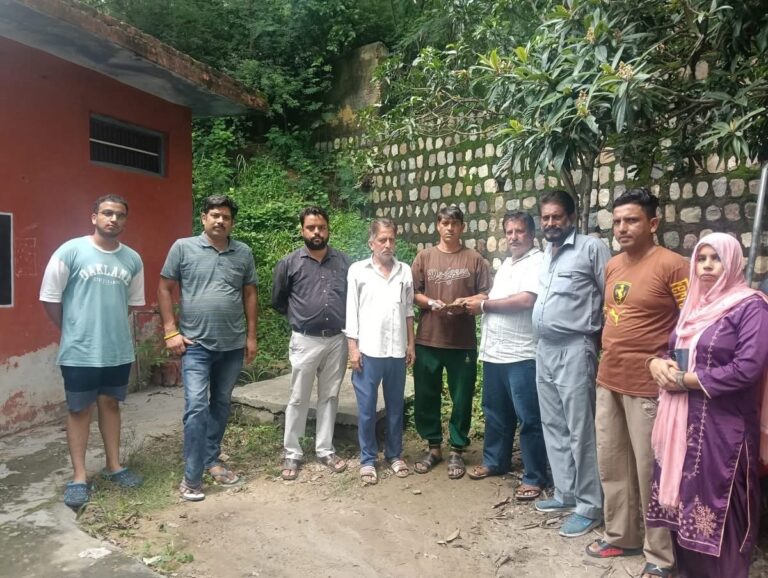 Una: ऊना में बारिश से तबाही! 90 परिवारों को मिली तात्कालिक राहत, प्रशासन ने बांटे 2.20 लाख रुपए
