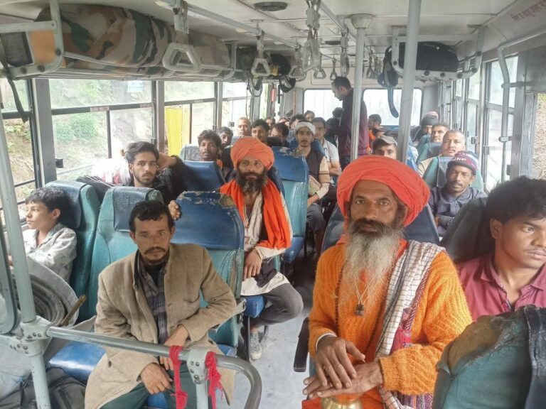 Chamba: मणिमहेश यात्रा में फंसे श्रद्धालु सुरक्षित! हेलीकॉप्टर और प्रशासन की ताबड़तोड़ कार्रवाई से निकाले गए बुजुर्ग और बीमार यात्री