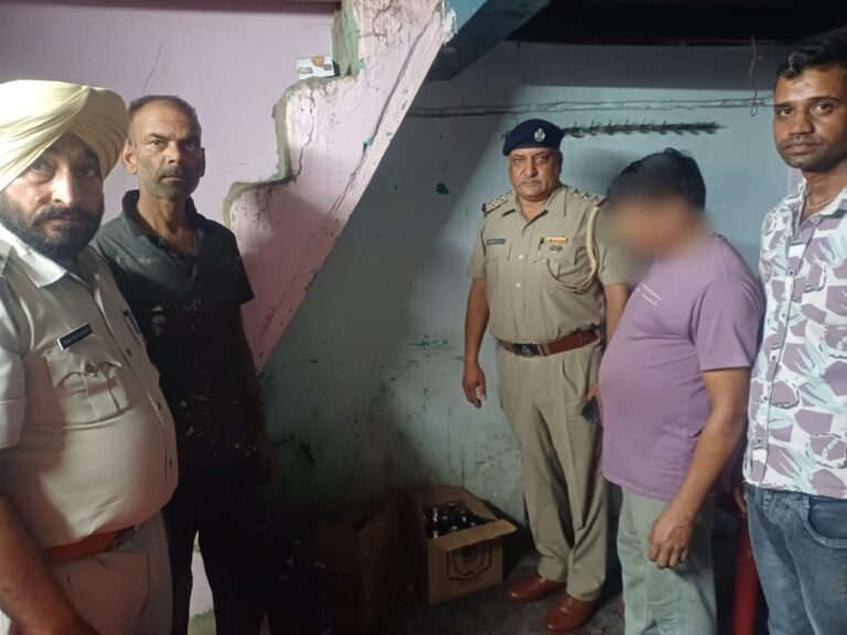 Kangra: देहरा पुलिस ने नशे के खिलाफ अभियान में 30 बोतल शराब बरामद की