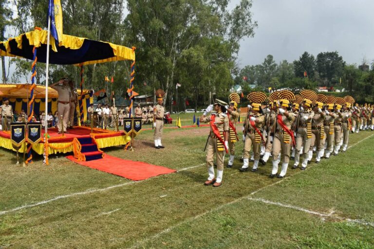 Kangra: धर्मशाला में सकोह रजत जयंती समारोह: डीजीपी अशोक तिवारी ने पुलिस कर्मियों को ईमानदारी और साइबर सुरक्षा में सतर्क रहने का दिया संदेश, भव्य परेड और सांस्कृतिक कार्यक्रमों से हुआ समारोह रंगीन