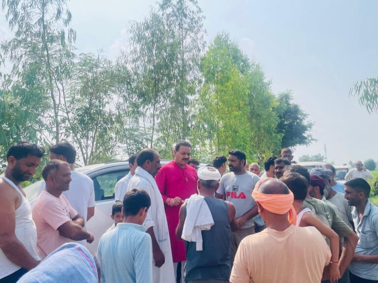 Kangra: इंदौरा में बाढ़ प्रभावित क्षेत्रों का दौरा, विधायक मलेंद्र राजन ने दिलाया तटबंध निर्माण का भरोसा