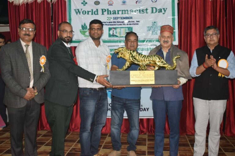 Kangra: विश्व फार्मासिस्ट दिवस पर राजेश धर्माणी ने फार्मासिस्टों की अहम भूमिका को बताया स्वास्थ्य सेवा में महत्वपूर्ण