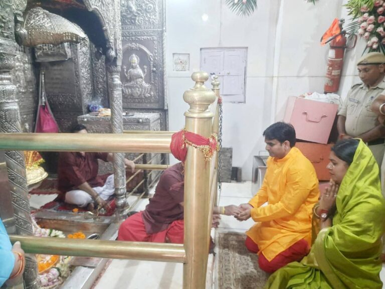 Kangra: ब्रजेश्वरी धाम में अश्विन नवरात्र से पहले उपायुक्त हेमराज बैरवा ने सुविधाओं का लिया जायजा