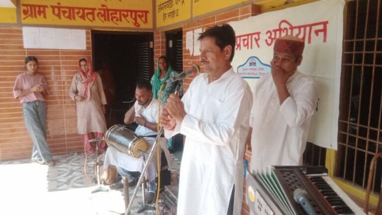 Kangra: लोहारपुरा व ठेहड़ में नुक्कड़ नाटकों से योजनाओं का प्रचार, ग्रामीणों को मिली महत्वपूर्ण जानकारी