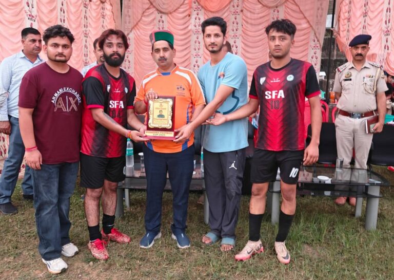 Kangra: शाहपुर आईटीआई में लगेंगी 10 सोलर लाइट, फुटबॉल दशहरा कप का हुआ भव्य समापन