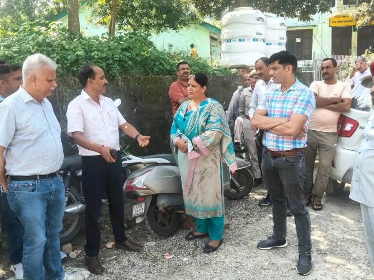 Kangra: देहरा विधायक कमलेश ठाकुर लंदन से लौटीं, कार्यकर्ताओं ने किया जोरदार स्वागत