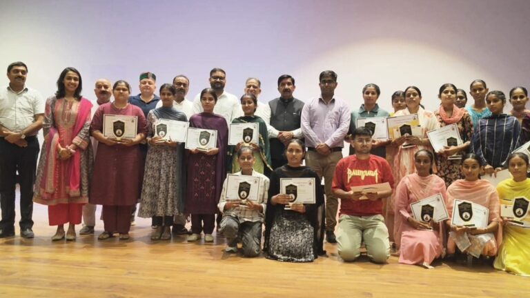 Una: उपमुख्यमंत्री मुकेश अग्निहोत्री ने शिक्षा और स्वास्थ्य क्षेत्र में लाए नए विकास के आयाम, हरोली विस के लिए 100 करोड़ की नई सिंचाई योजना भी स्वीकृत