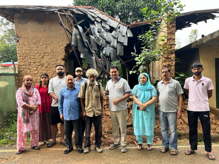 Kangra: शाहपुर के ग्राम दुर्गेला में भारी बारिश से ढहे घर के लिए Rotary Club Shahpur ने तुरंत पुनर्निर्माण और मानवीय सहायता का लिया संकल्प – Rtn. गंधर्व पठानिया व Rtn. कर्नैल चौहान ने समाजसेवी संस्थाओं से मदद की अपील
